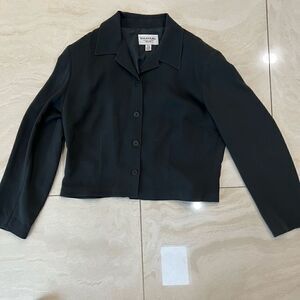 Emanuel Ungaro Women's Button Front Petite Crop Long sleeves Blazer Size 14

Ema